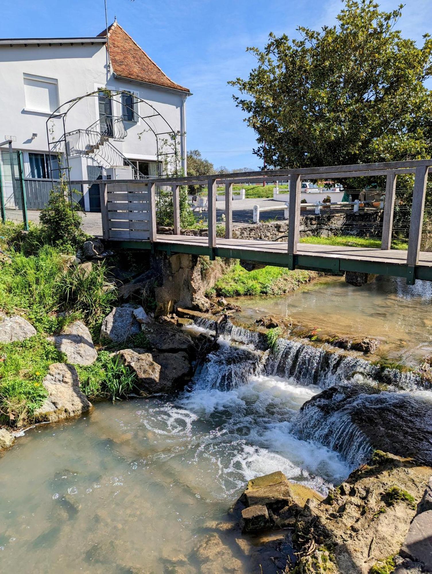 Logis Auberge Du Relais - Hotel & Restaurant Berenx Ngoại thất bức ảnh