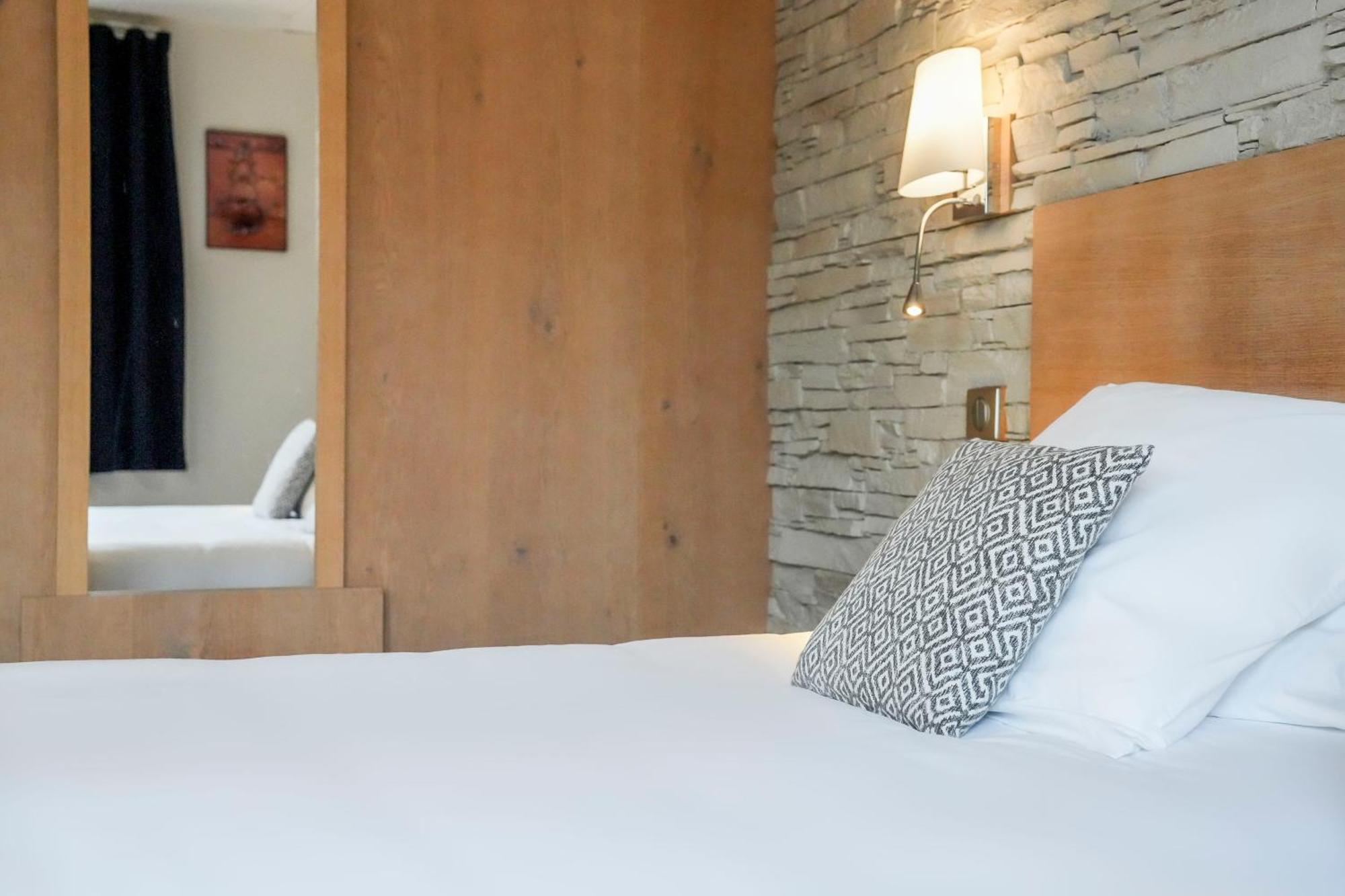 Logis Auberge Du Relais - Hotel & Restaurant Berenx Ngoại thất bức ảnh