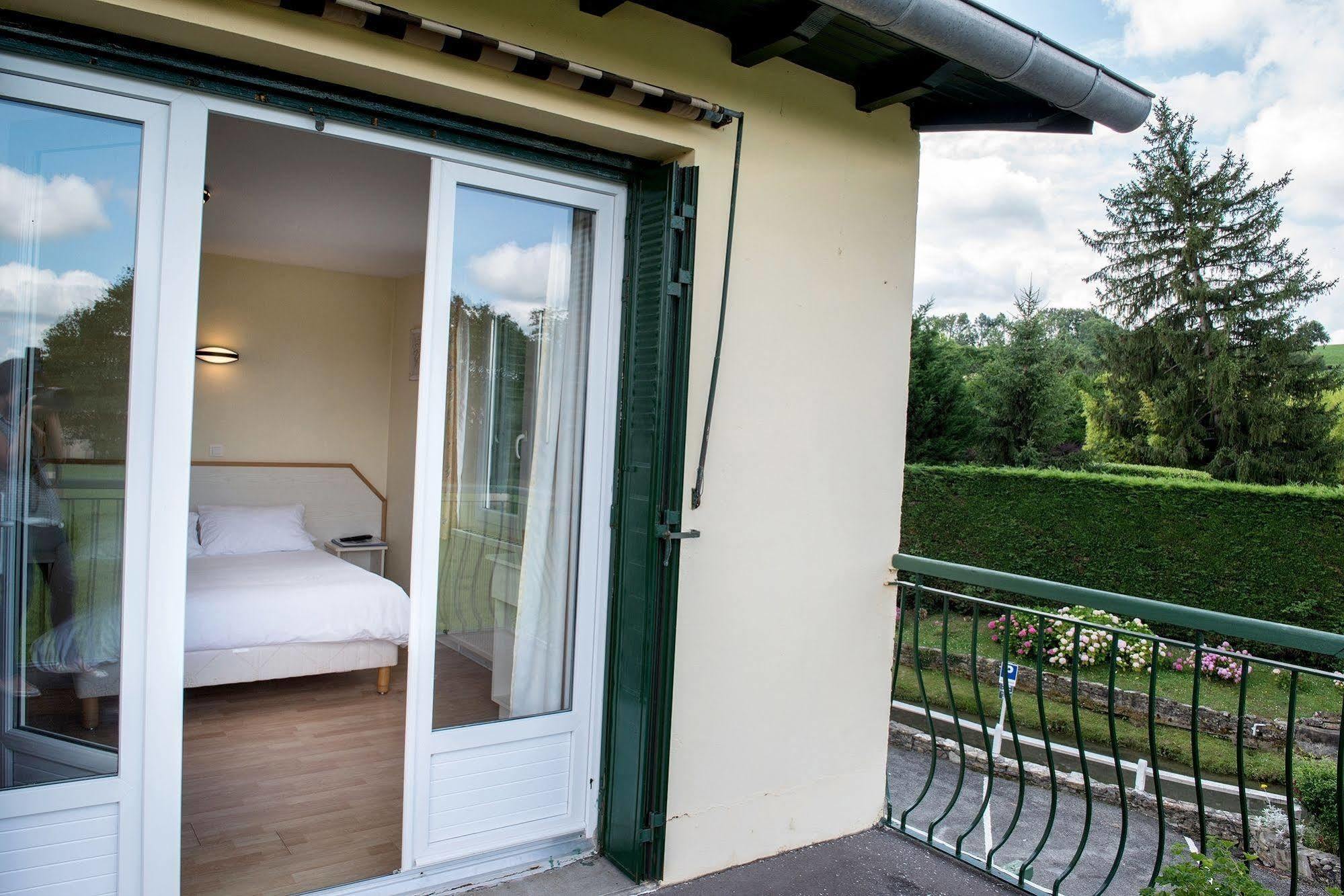 Logis Auberge Du Relais - Hotel & Restaurant Berenx Ngoại thất bức ảnh