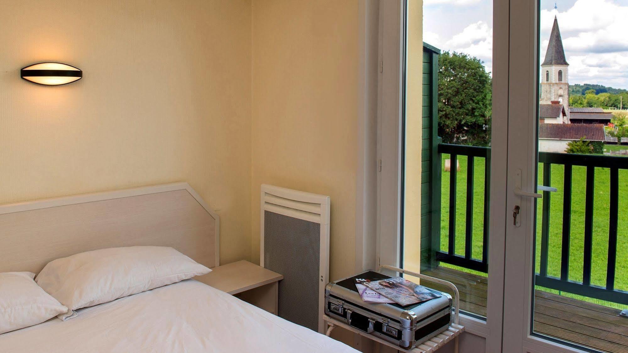 Logis Auberge Du Relais - Hotel & Restaurant Berenx Ngoại thất bức ảnh